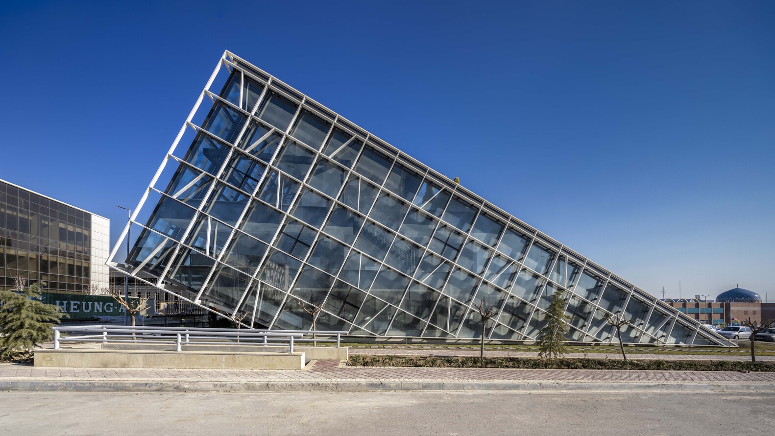 The new incubator and office building Turbosealtech designed by New Wave Architecture